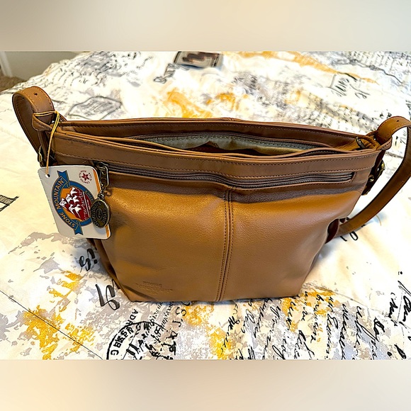 ๐๐ญ๐จ๐ง๐ ๐๐จ๐ฎ๐ง๐ญ๐๐ข๐ง ๐๐๐๐ญ๐ก๐๐ซ ๐๐ฎ๐ซ๐ฌ๐-๐๐๐๐ ๐ข๐ง ๐๐๐ - Picture 3 of 6